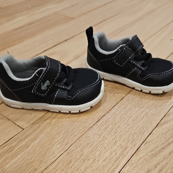 See Kai Run Other - See Kai Run Kids Black Velcro Athletic Shoes size 4